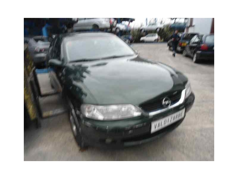 opel vectra b berlina del año 2000