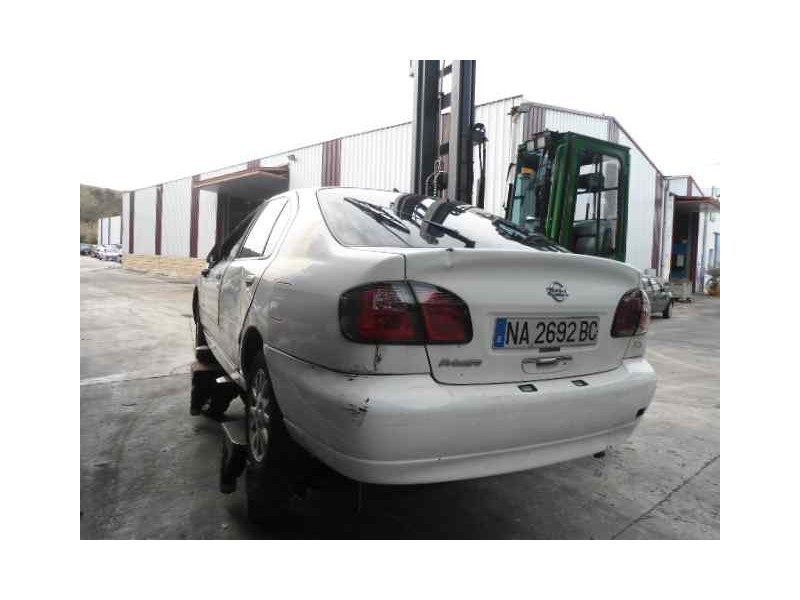 nissan primera berlina (p11) del año 2000