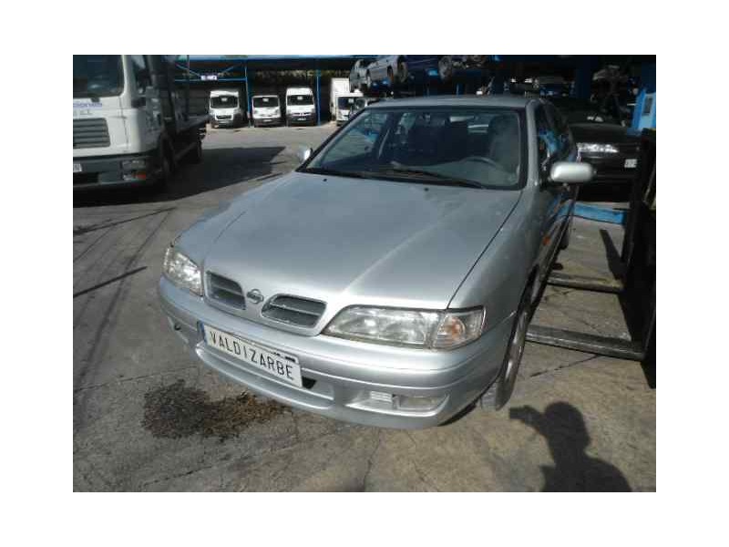 nissan primera berlina (p11) del año 1999