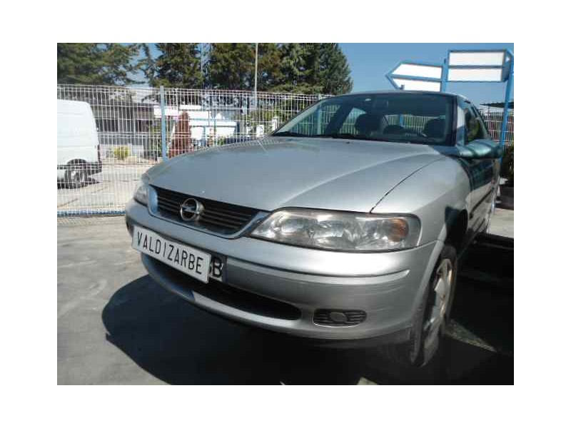 opel vectra b berlina del año 2000