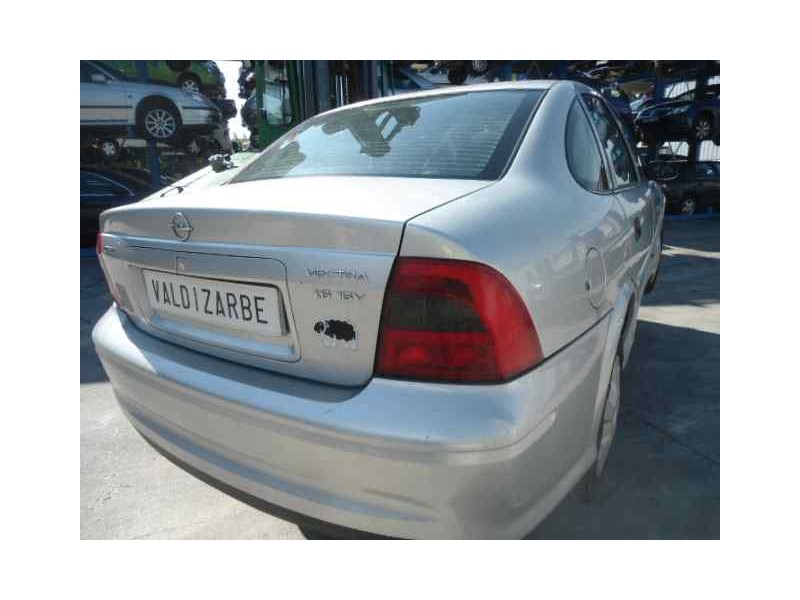 opel vectra b berlina del año 2000
