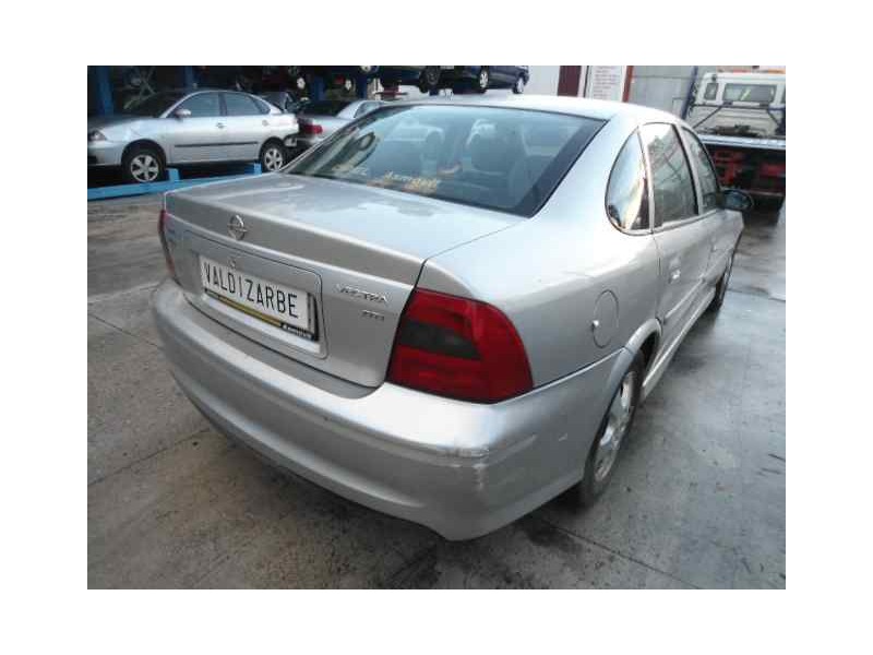 opel vectra b berlina del año 2000