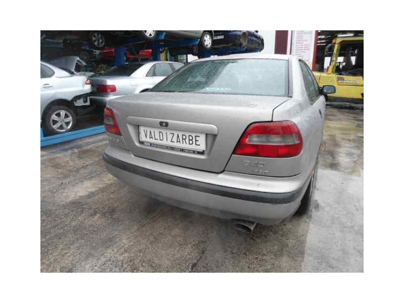 volvo s40 berlina del año 1998