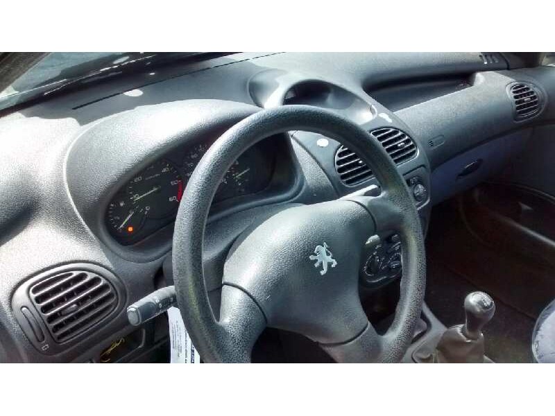 peugeot 206 berlina del año 2000