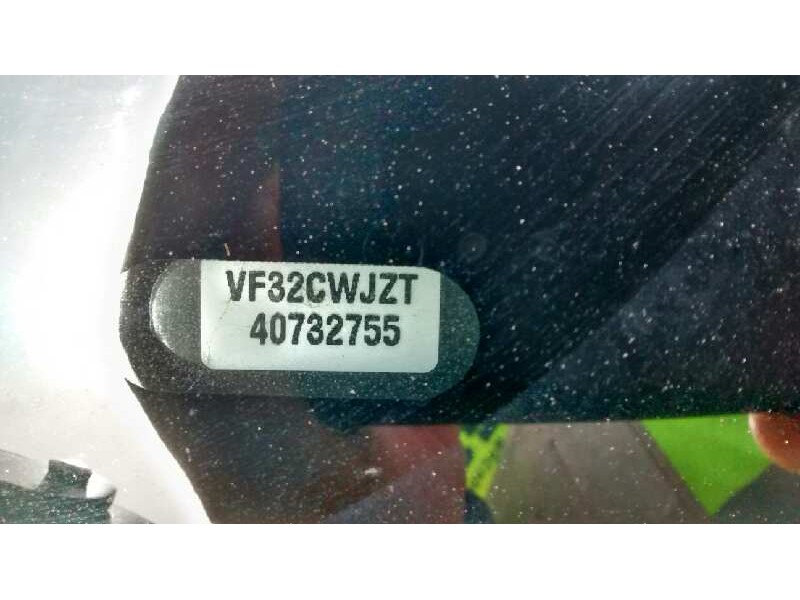 peugeot 206 berlina del año 2000