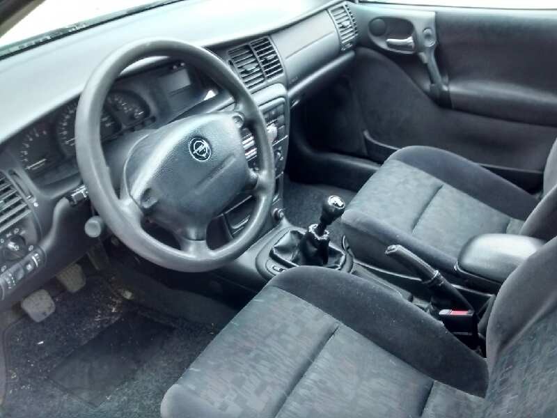 opel vectra b berlina del año 1999
