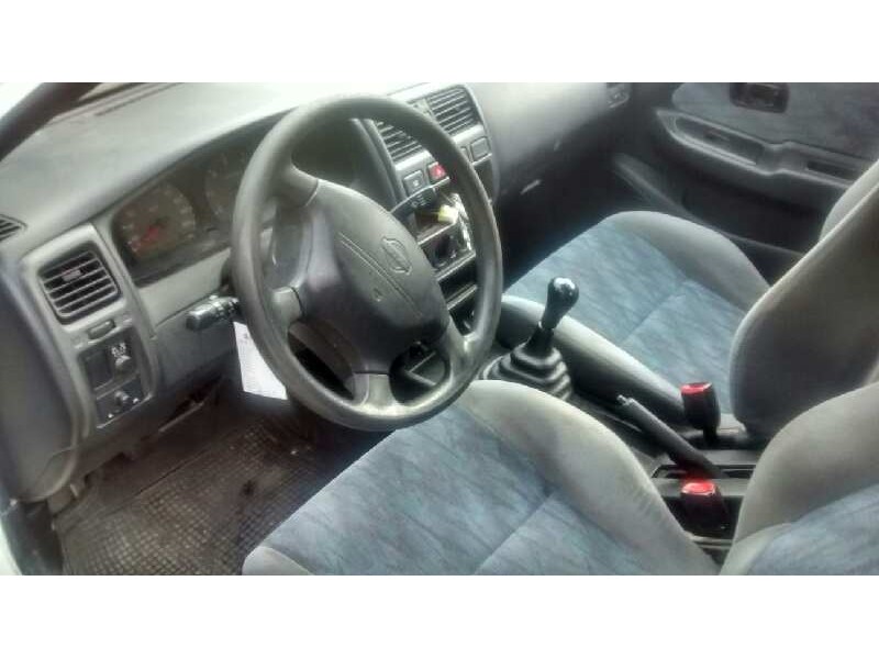 nissan almera (n15) del año 2000