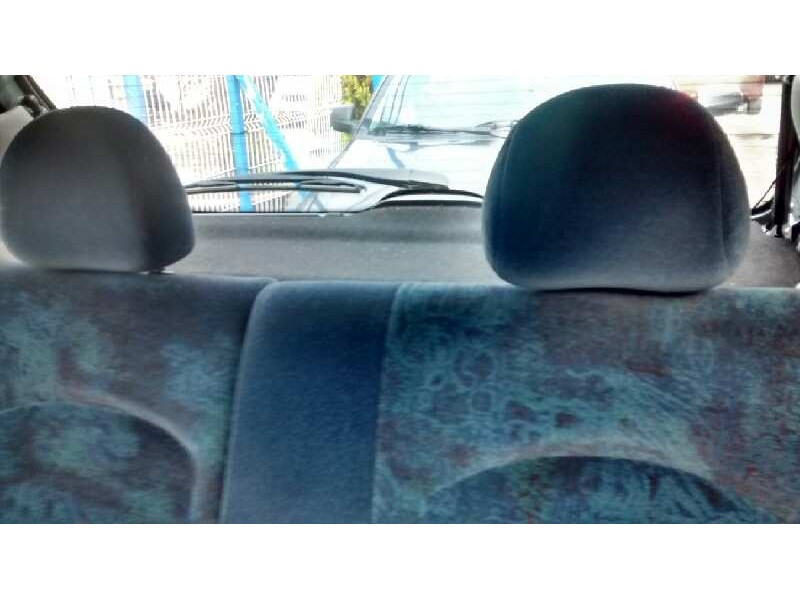 peugeot 206 berlina del año 2000