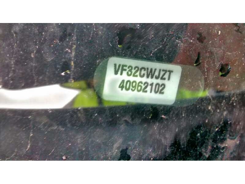 peugeot 206 berlina del año 2000