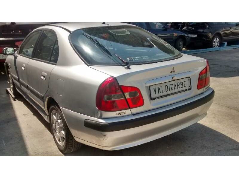 mitsubishi carisma berlina 4 (da0) del año 2000