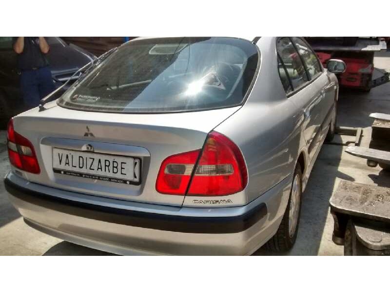 mitsubishi carisma berlina 4 (da0) del año 2000