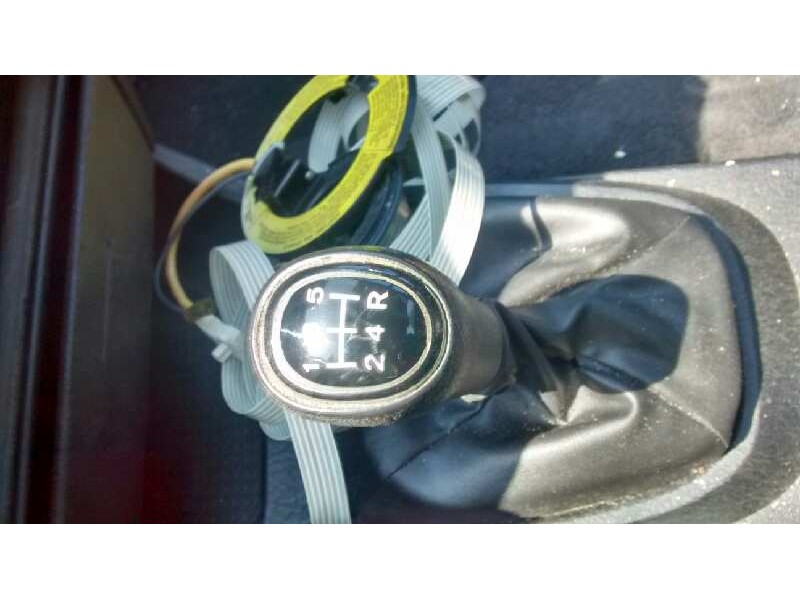 mitsubishi carisma berlina 4 (da0) del año 2000