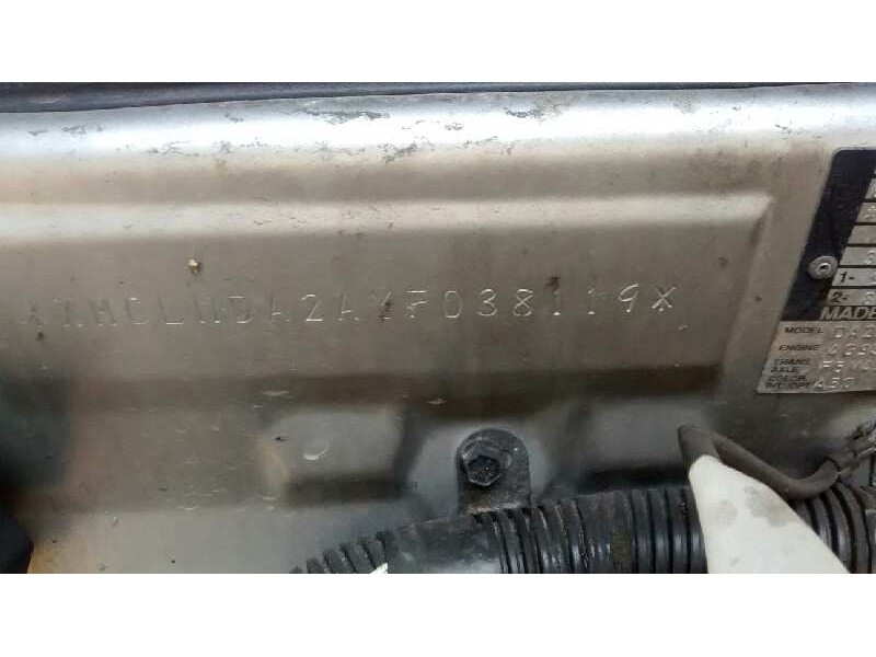 mitsubishi carisma berlina 4 (da0) del año 2000