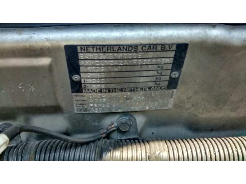 mitsubishi carisma berlina 4 (da0) del año 2000