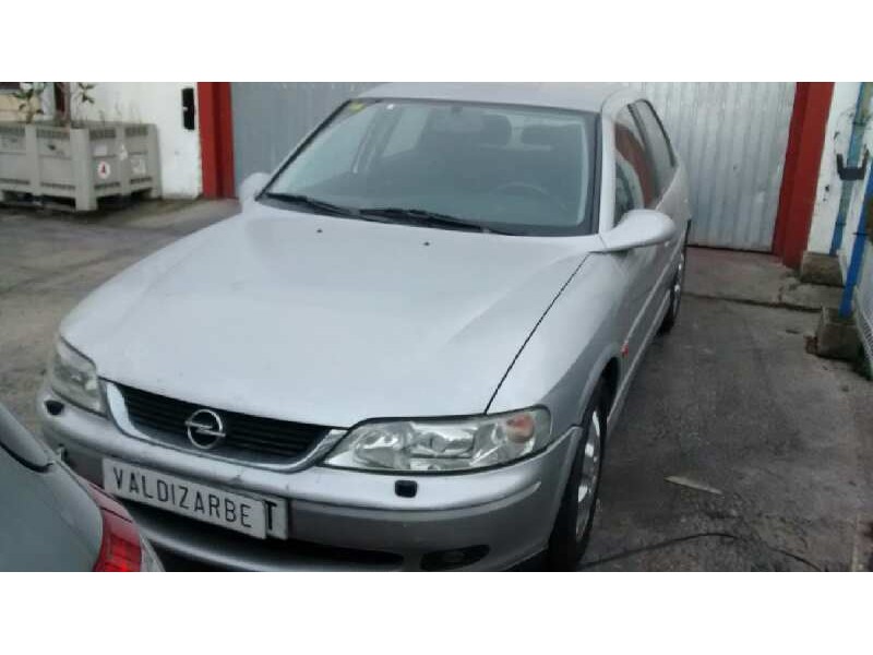 opel vectra b berlina del año 2000