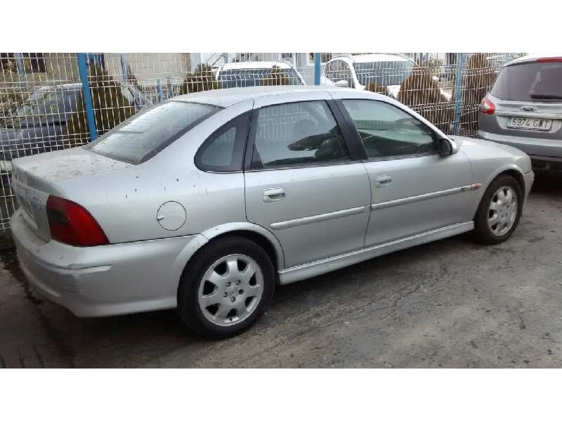 opel vectra b berlina del año 2000