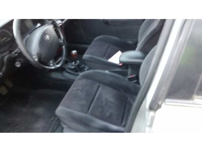 opel vectra b berlina del año 2000