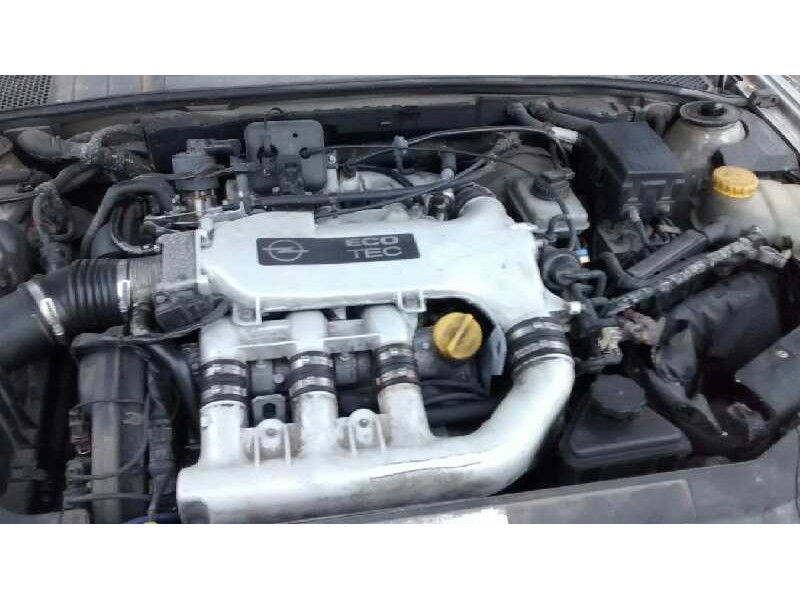 opel vectra b berlina del año 2000