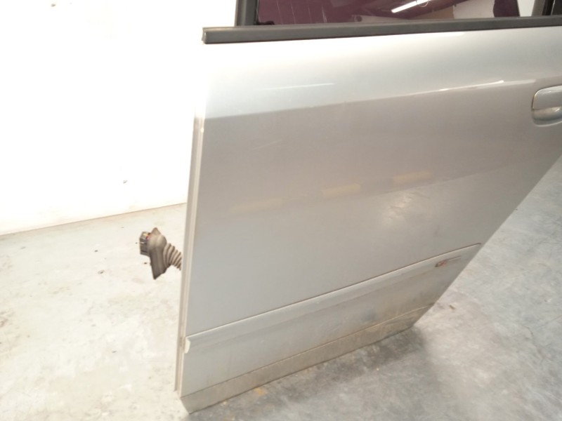 Recambio de puerta trasera izquierda para audi a4 b6 avant (8e5) 2.5 tdi referencia OEM IAM 8E0833051  