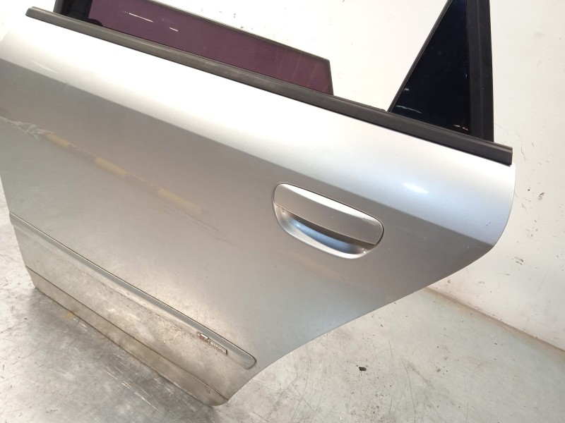 Recambio de puerta trasera izquierda para audi a4 b6 avant (8e5) 2.5 tdi referencia OEM IAM 8E0833051  