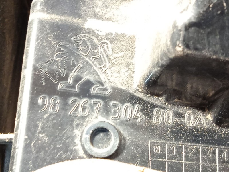 Recambio de piloto trasero izquierdo para peugeot 2008 i (cu_) 1.2 puretech 82 referencia OEM IAM 9826730480  