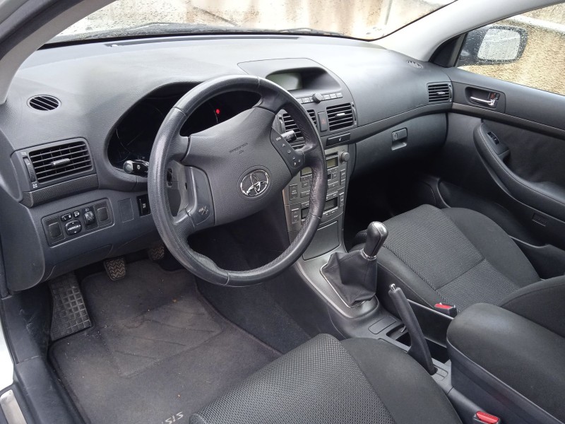 toyota avensis sedán (_t25_) del año 2005