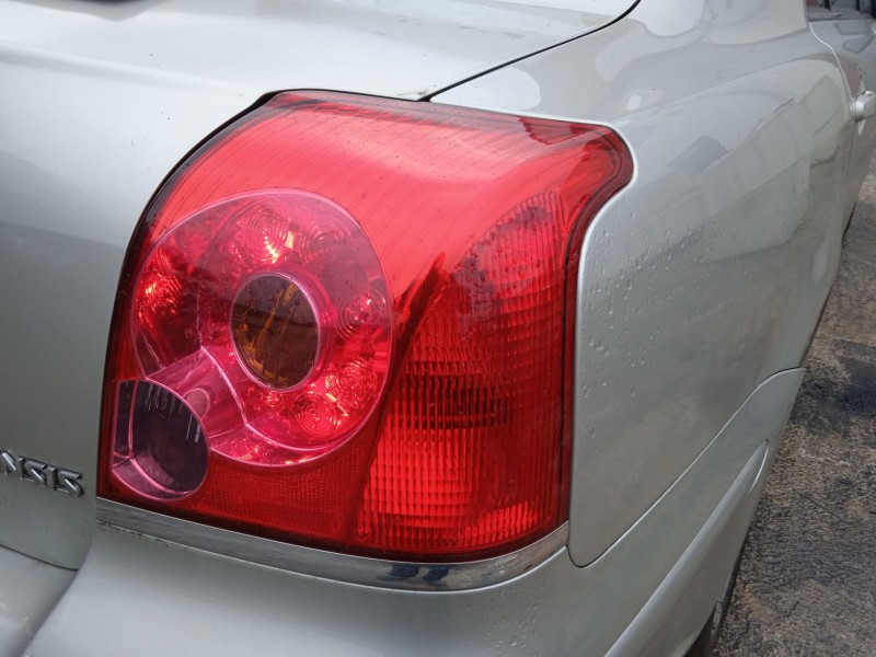 toyota avensis sedán (_t25_) del año 2005