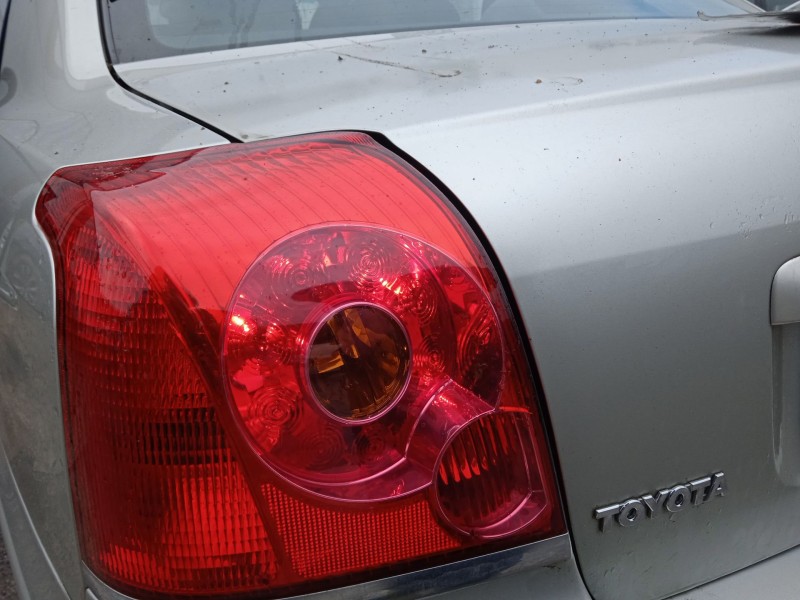 toyota avensis sedán (_t25_) del año 2005