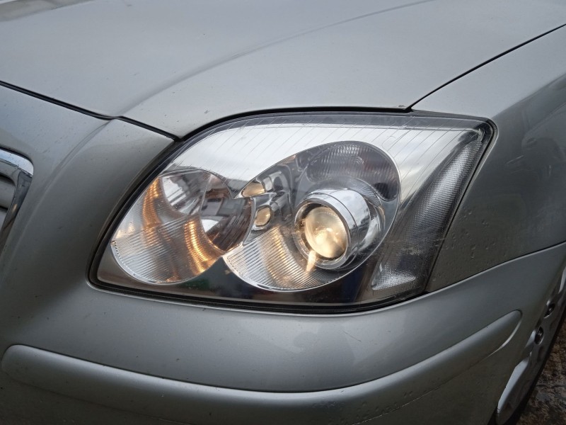 toyota avensis sedán (_t25_) del año 2005