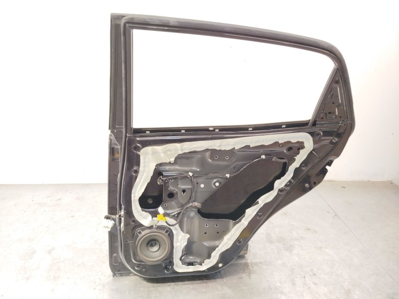 Recambio de puerta trasera derecha para ssangyong korando (ck) 2.0 e-xdi referencia OEM IAM 6302134103  