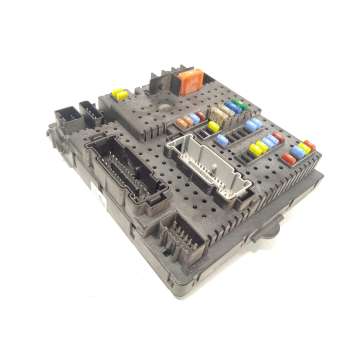 CAJA RELES / FUSIBLES 8676391 12217799 