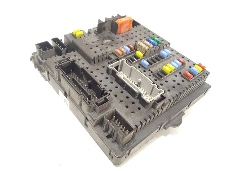 CAJA RELES / FUSIBLES 8676391 12217799 
