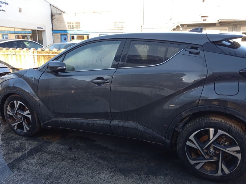 toyota c-hr (_x1_) del año 2023