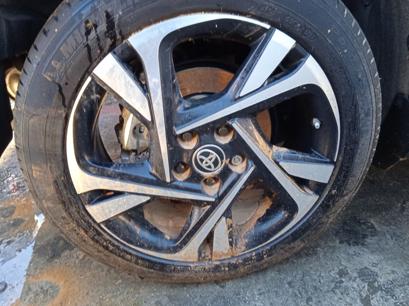 toyota c-hr (_x1_) del año 2023