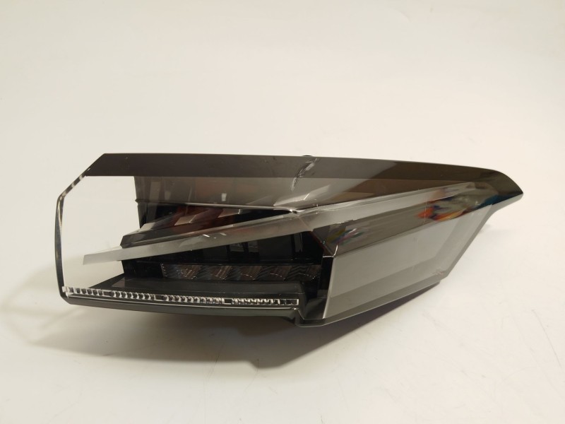 Recambio de piloto trasero derecho para peugeot 308 sw hybrid 180 e-eat8 referencia OEM IAM 9835299380  01502102