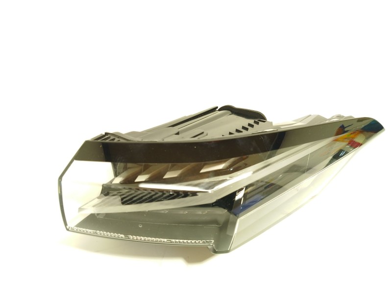 Recambio de piloto trasero derecho para peugeot 308 sw hybrid 180 e-eat8 referencia OEM IAM 9835299380  01502102