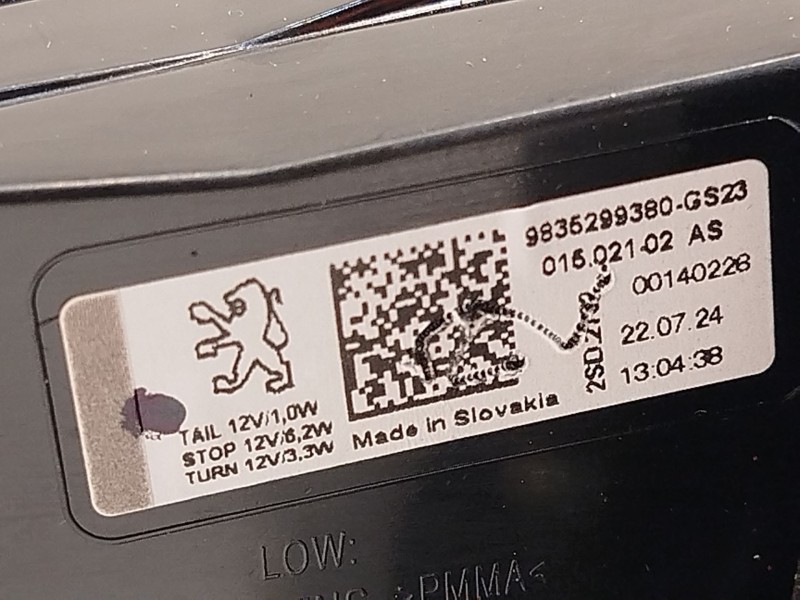 Recambio de piloto trasero derecho para peugeot 308 sw hybrid 180 e-eat8 referencia OEM IAM 9835299380  01502102