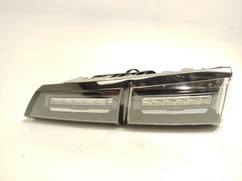 Recambio de piloto trasero izquierdo interior para peugeot 308 puretech 130 active pack referencia OEM IAM 9835300680  