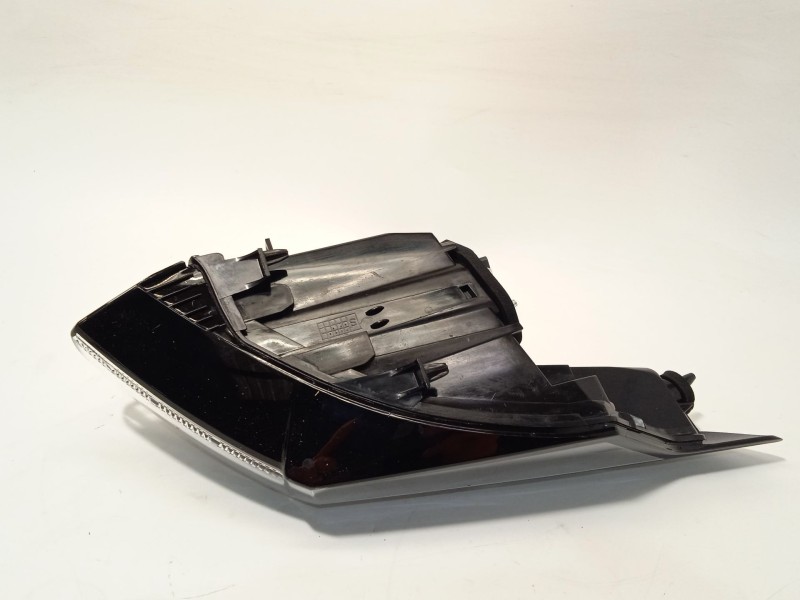 Recambio de piloto trasero izquierdo para peugeot 308 sw hybrid 180 e-eat8 referencia OEM IAM 9835299580  