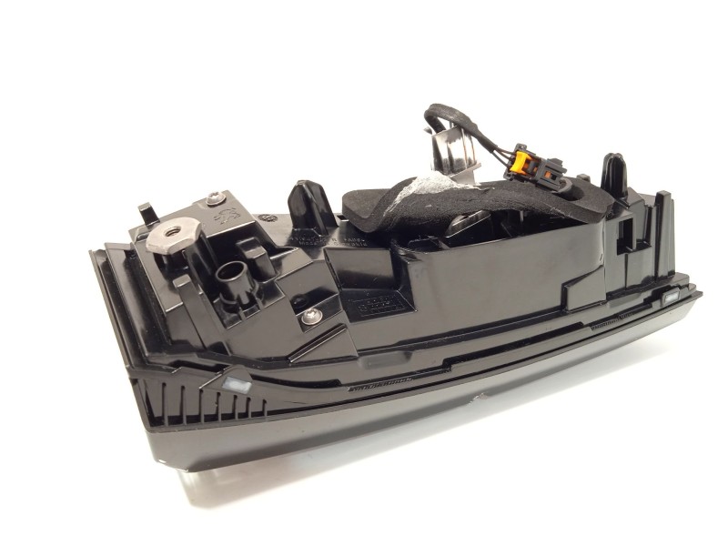 Recambio de piloto trasero derecho interior para peugeot 308 puretech 130 active pack referencia OEM IAM 9835300580  