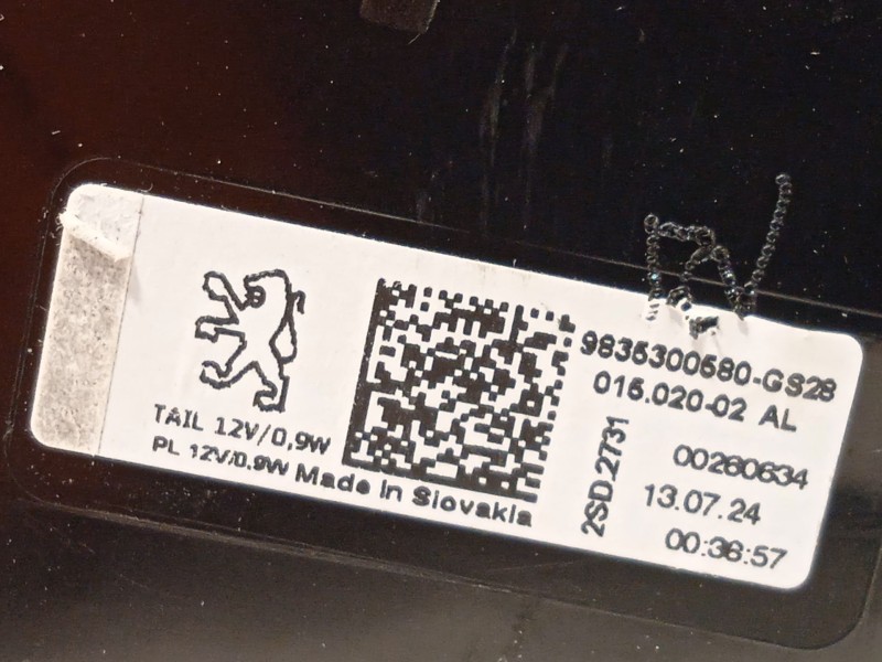 Recambio de piloto trasero derecho interior para peugeot 308 puretech 130 active pack referencia OEM IAM 9835300580  