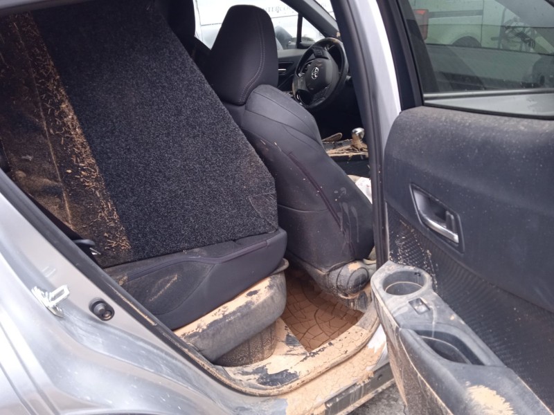 toyota c-hr (_x1_) del año 2023