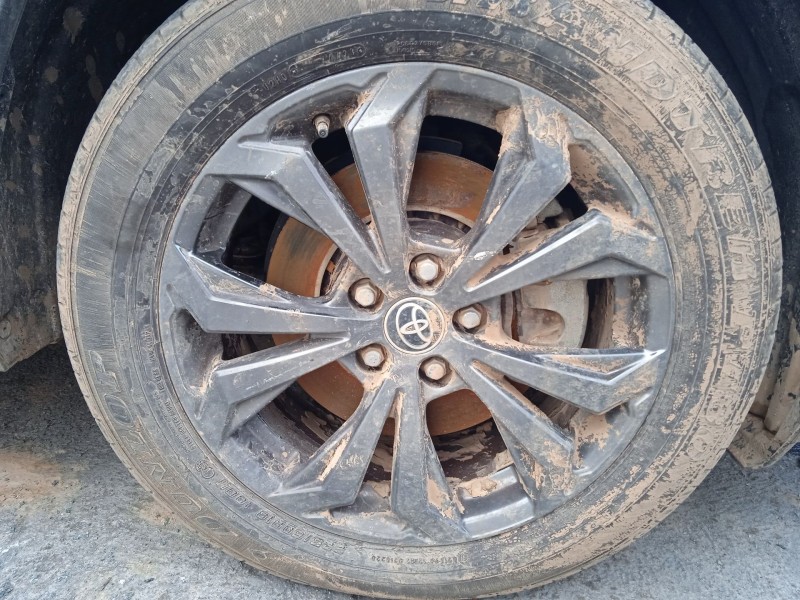 toyota rav 4 v (_a5_, _h5_) del año 2024