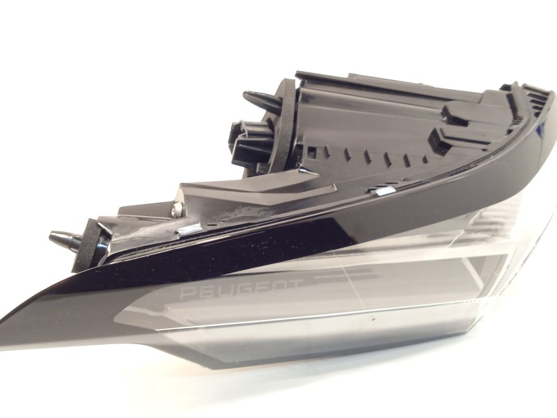 Recambio de piloto trasero izquierdo para peugeot 308 sw hybrid 180 e-eat8 referencia OEM IAM 9835299580  