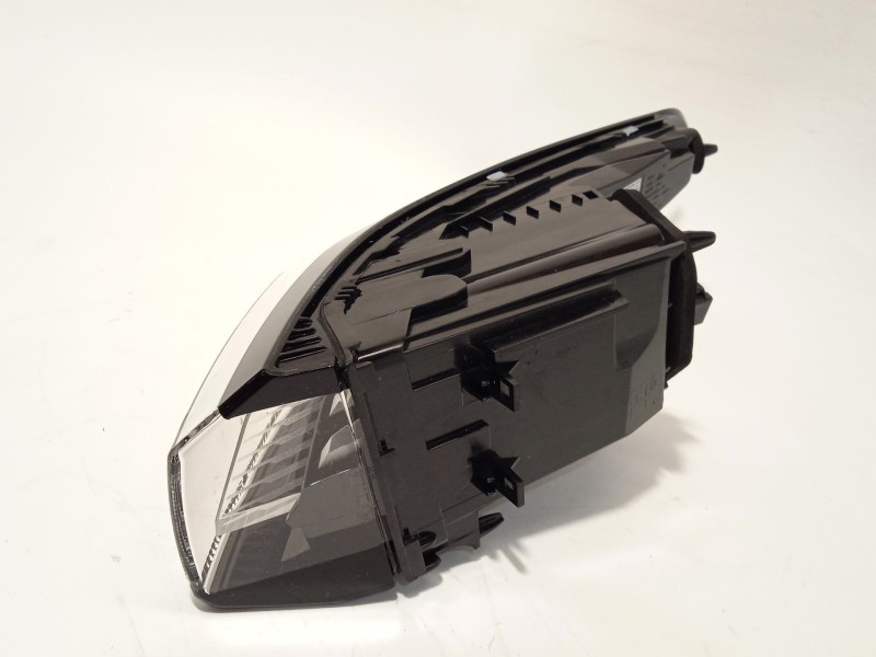 Recambio de piloto trasero izquierdo para peugeot 308 sw hybrid 180 e-eat8 referencia OEM IAM 9835299580  