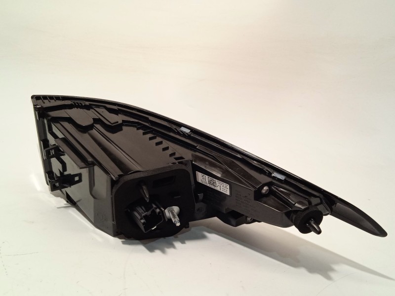 Recambio de piloto trasero izquierdo para peugeot 308 sw hybrid 180 e-eat8 referencia OEM IAM 9835299580  