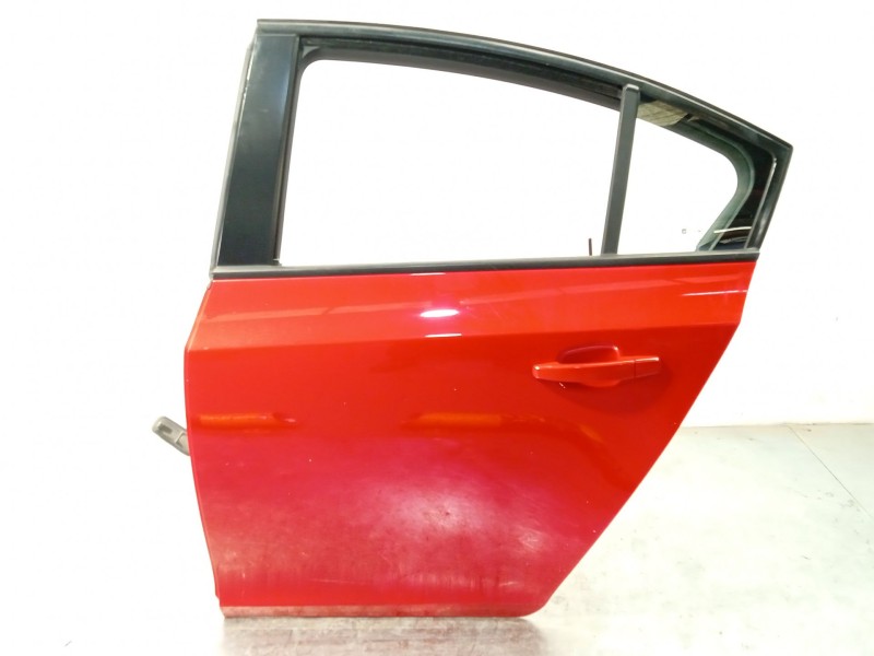 Recambio de puerta trasera izquierda para chevrolet cruze (j300) 2.0 cdi referencia OEM IAM 95987763  