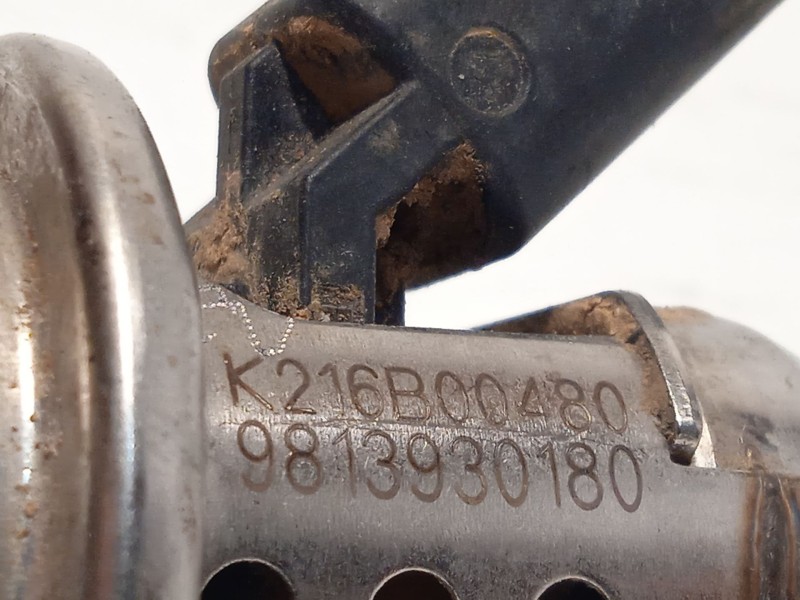 Recambio de inyector para peugeot rifter 1.5 bluehdi 130 referencia OEM IAM 9813930180  