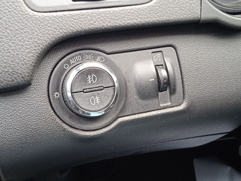 opel insignia a sports tourer (g09) del año 2009