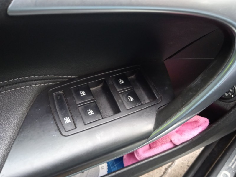 opel insignia a sports tourer (g09) del año 2009